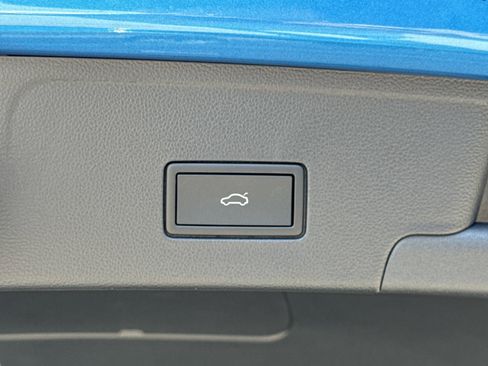 Used 2024 Volkswagen Atlas Cross Sport SEL Premium R-Line image 40