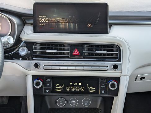 Used 2025 Genesis G70 2.5T image 16