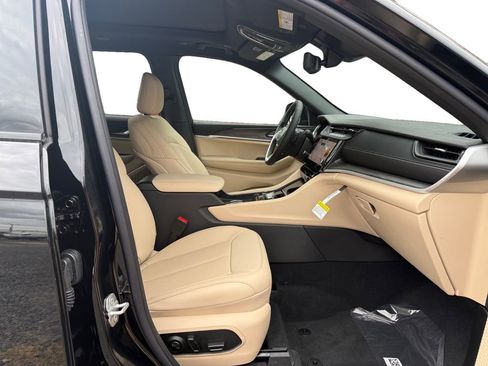 New 2026 Jeep Grand Cherokee Limited w/ Luxury Tech Group II RWD image 15