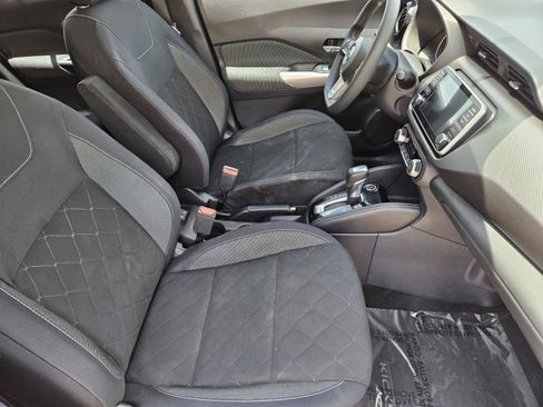 Used 2018 Nissan Kicks SV FWD image 6