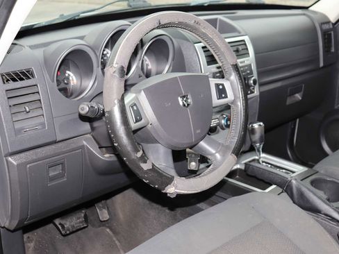 Used 2011 Dodge Nitro SXT image 2