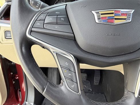 Used 2018 Cadillac XT5 Luxury w/ Driver Awareness Package image 21