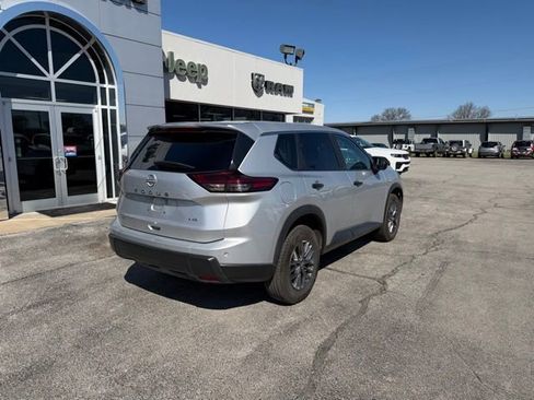 Used 2024 Nissan Rogue S AWD/4WD image 5