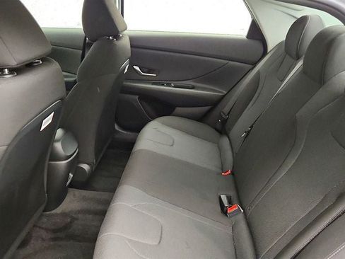 Used 2025 Hyundai Elantra SE FWD image 18