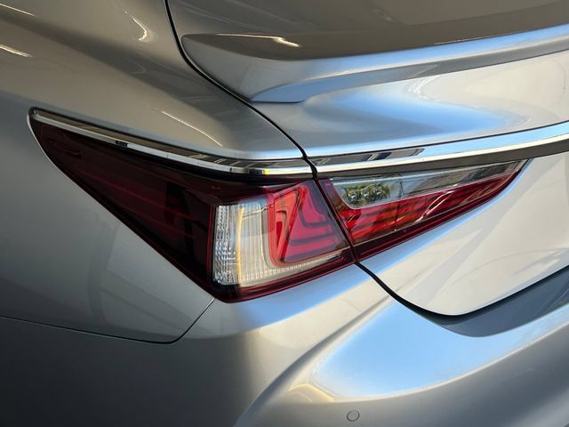 Used 2023 Lexus ES 350 w/ Accessory Package (Z1) FWD image 16