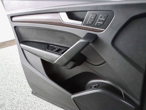 Used 2023 Audi Q5 2.0T Premium w/ Convenience Package image 21