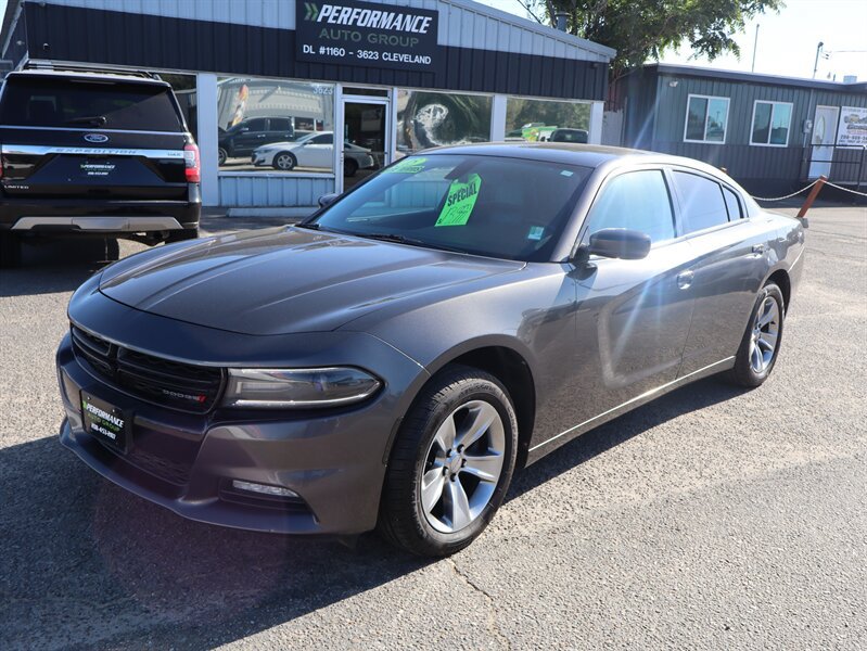 Used 2015 Dodge Charger SXT RWD image 3