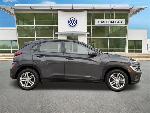 Used 2023 Hyundai Kona SE image 2