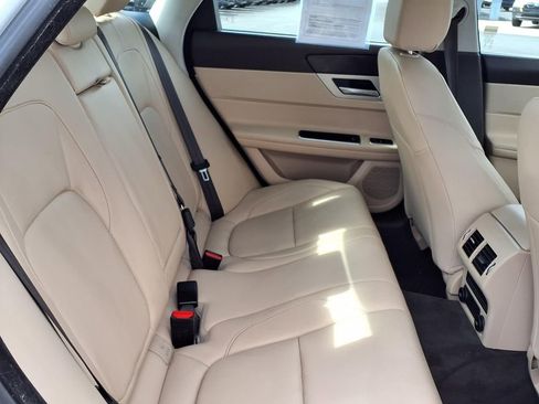 Used 2018 Jaguar XF Premium image 23