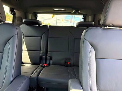 Used 2023 Chevrolet Tahoe Z71 w/ Luxury Package AWD/4WD image 24