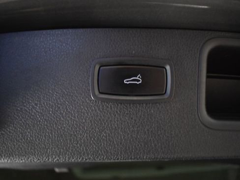 Used 2017 Porsche Macan Turbo image 15