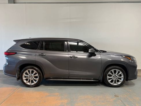 Used 2023 Toyota Highlander Limited AWD/4WD image 6