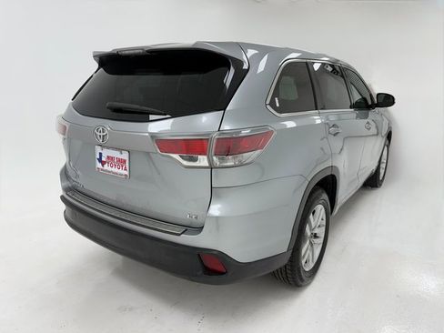 Used 2015 Toyota Highlander LE image 40