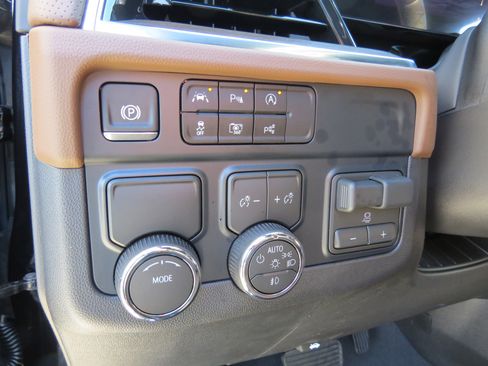 New 2026 Chevrolet Suburban High Country w/ Sun And Tow Package image 16