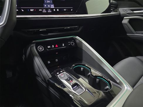 New 2025 Audi Q5 2.0T Premium image 25
