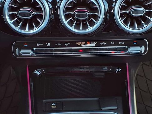 Used 2025 Mercedes-Benz GLA 250 image 14