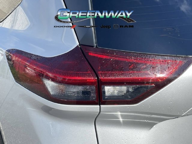 Used 2024 Nissan Rogue SV AWD/4WD image 32