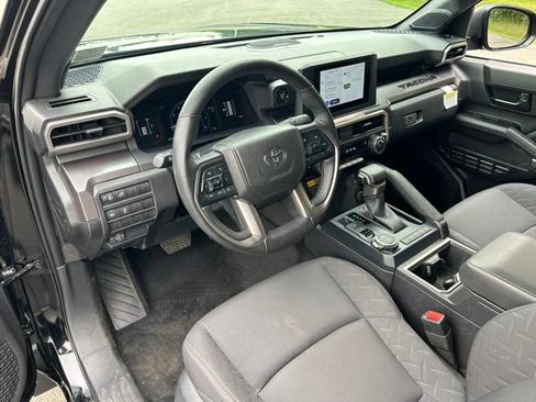 Certified 2025 Toyota Tacoma SR5 AWD/4WD image 24