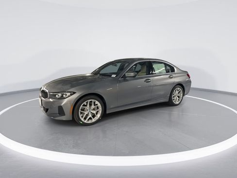 New 2025 BMW 330i xDrive Sedan w/ Convenience Package image 4