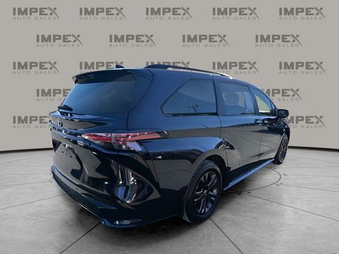 Used 2025 Toyota Sienna XSE image 5