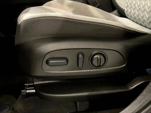 Used 2022 Chevrolet Equinox LT FWD image 36