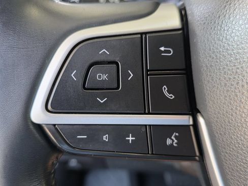 Used 2022 Toyota Highlander XLE FWD image 28