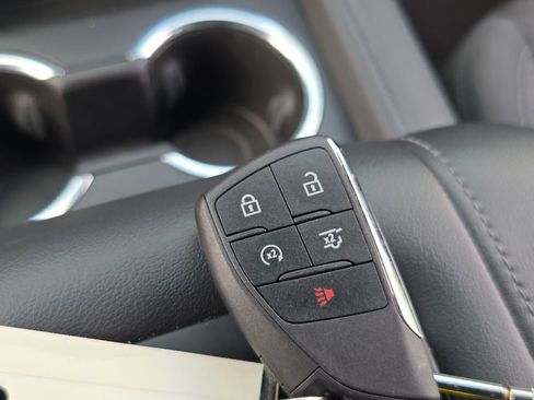 Used 2023 GMC Yukon XL SLE image 21