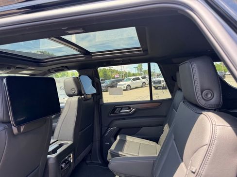 New 2026 GMC Yukon Denali w/ Denali Reserve Package AWD/4WD image 9