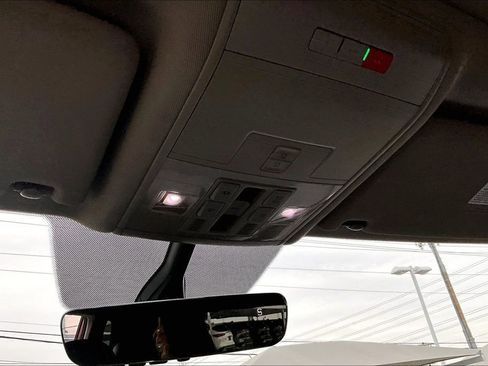 Used 2022 Volkswagen Atlas SE image 54