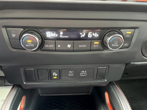 Used 2025 Nissan Frontier PRO-4X w/ Tow Package AWD/4WD image 18