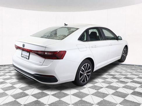 Used 2025 Volkswagen Jetta SE image 18