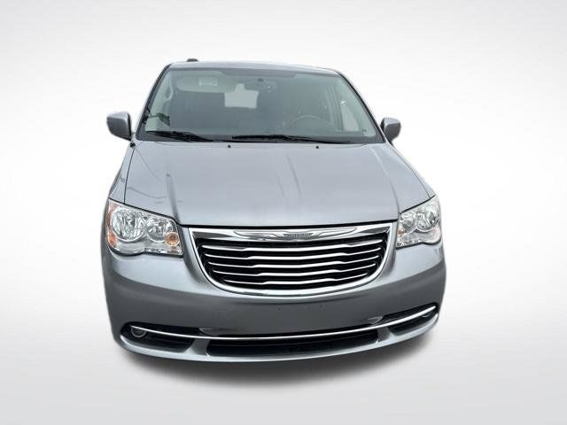 Used 2016 Chrysler Town & Country Touring w/ Driver Convenience Group FWD image 7