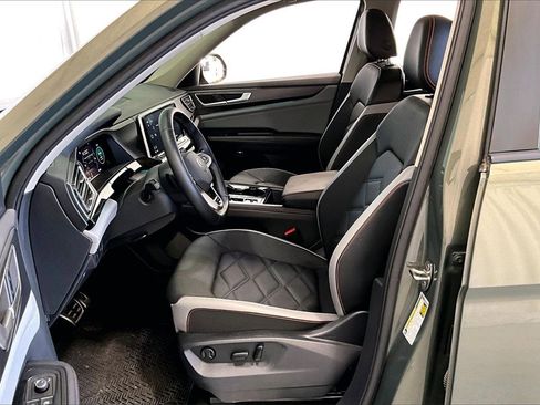 Used 2024 Volkswagen Atlas Peak Edition SE image 15