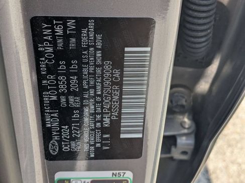Used 2025 Hyundai Elantra Limited FWD image 39