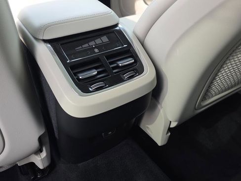 Used 2022 Volvo XC60 B5 Inscription w/ Advanced Package image 17