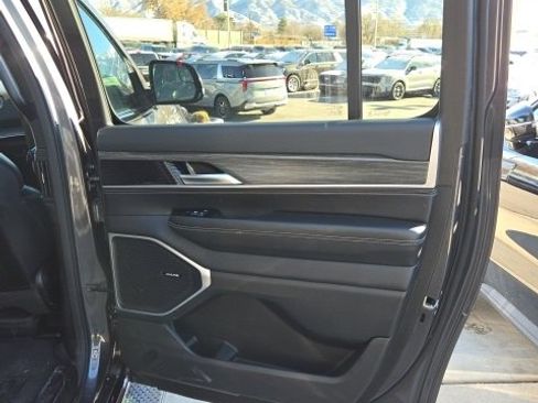 Used 2024 Jeep Wagoneer L Series II w/ Flexible Seating Group image 30