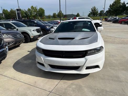 Used 2017 Dodge Charger SXT RWD image 6