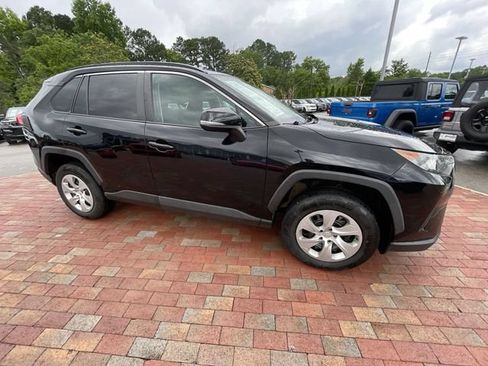 Used 2021 Toyota RAV4 LE FWD image 37