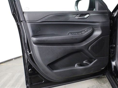 New 2025 Jeep Grand Cherokee L Laredo image 17