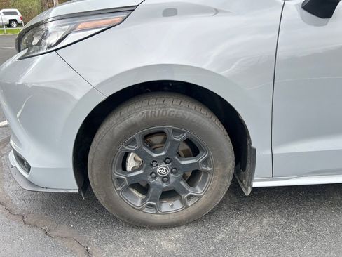Used 2025 Toyota Sienna XLE Woodland Edition AWD/4WD image 29