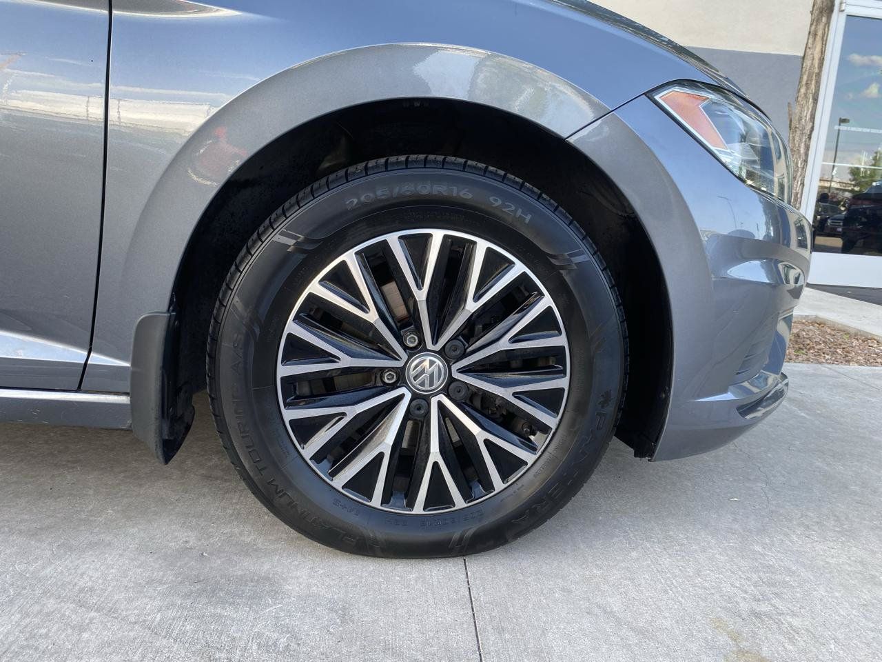 Used 2019 Volkswagen Jetta R-Line FWD image 3