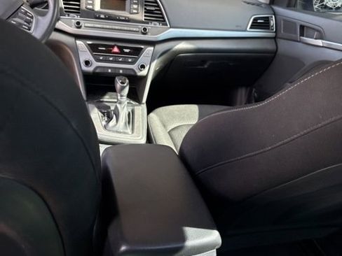 Used 2018 Hyundai Elantra SE image 13