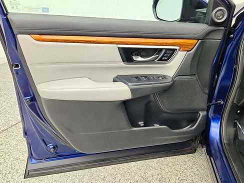Used 2018 Honda CR-V Touring image 11
