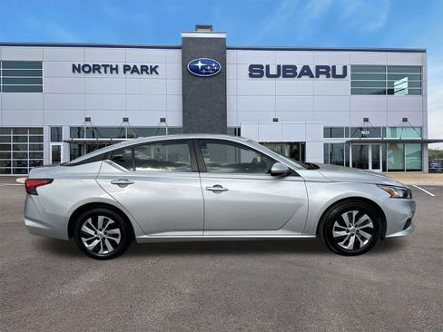 Used 2019 Nissan Altima 2.5 S image 2