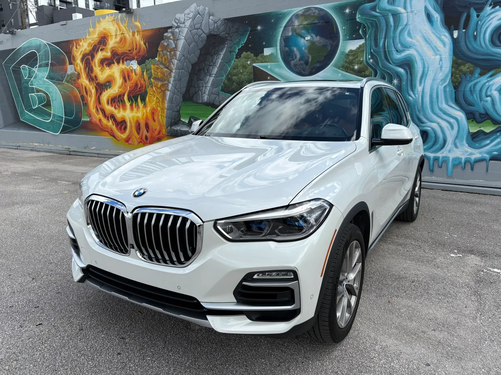 Used 2019 BMW X5 xDrive40i w/ Premium Package AWD/4WD image 2