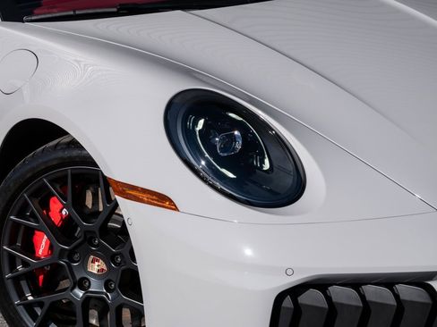 Used 2025 Porsche 911 Targa 4 GTS image 31