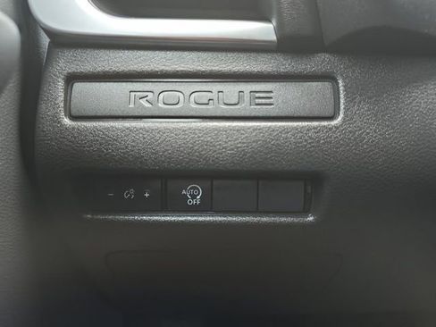 Used 2025 Nissan Rogue S FWD image 10