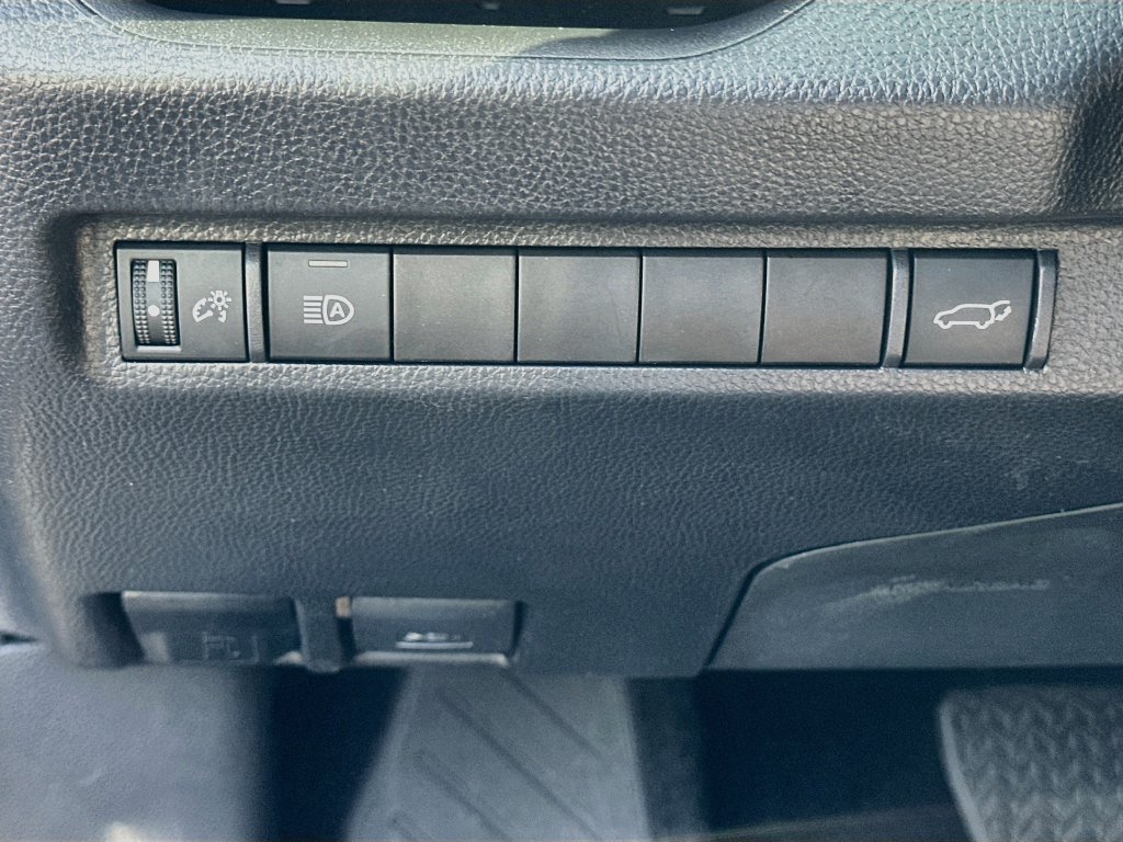 Used 2024 Toyota RAV4 XLE Premium FWD image 10