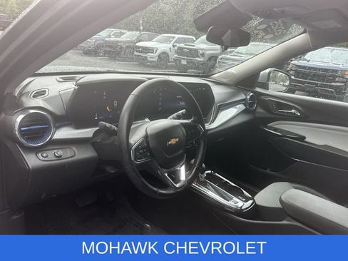 Used 2025 Chevrolet Trax LT w/ Driver Confidence Package FWD image 10