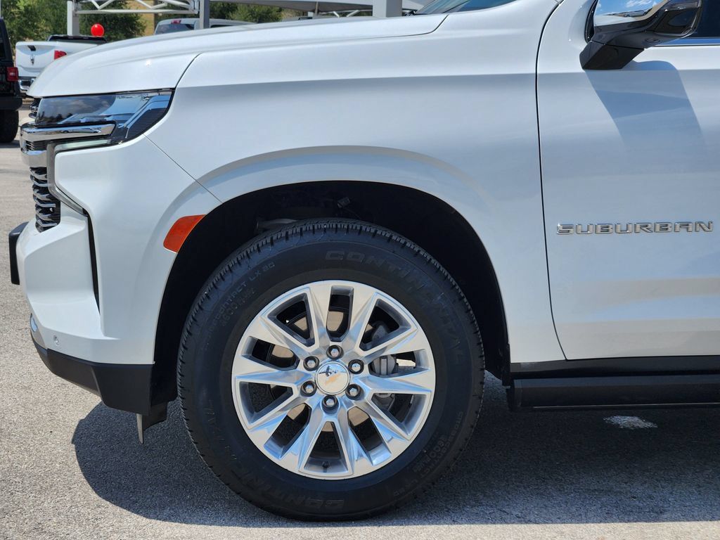 Used 2024 Chevrolet Suburban Premier w/ Premium Package RWD image 9